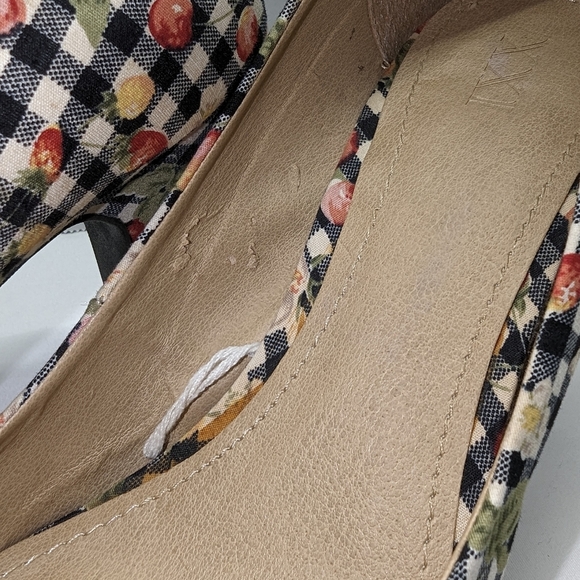 Forever 21 Strawberry Cherry Picnic Blossom Checkered Graphic Pumps XXI - Picture 5 of 10